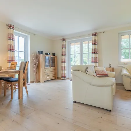 Reetdachhaeuser Börgerende-Rethwisch